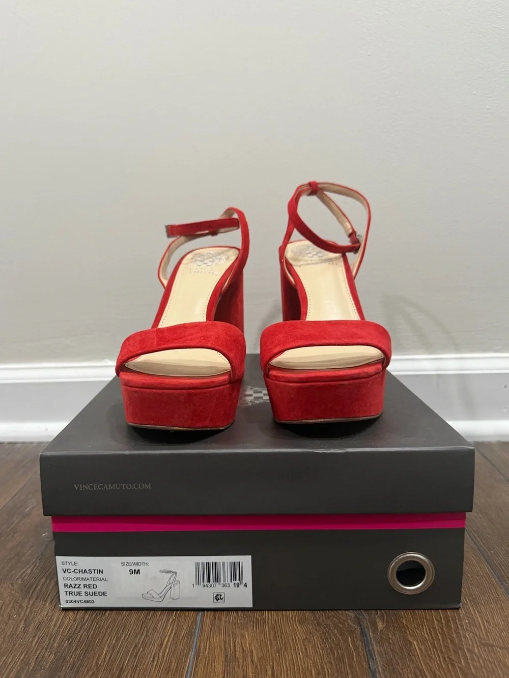 VINCE CAMUTO Chastain Platform Heel in Red